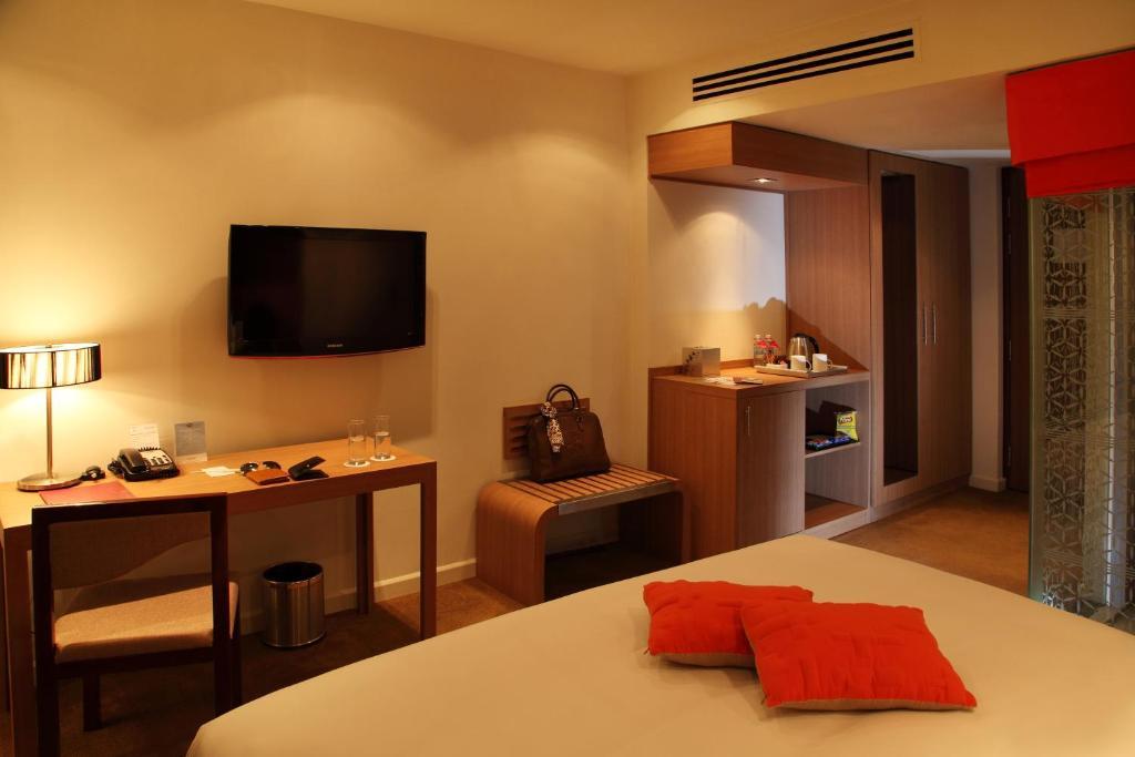 Mercure Hanoi La Gare Hotel Exterior photo