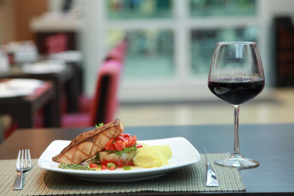 Mercure Hanoi La Gare Hotel Exterior photo